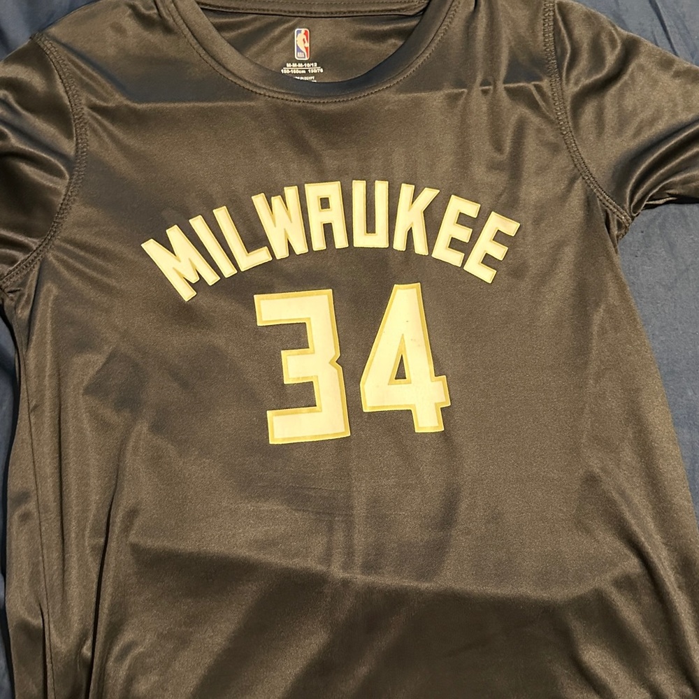 Milwaukee Basketball t-shirt Jersey youth 10/12